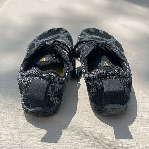 Water Shoes for Women Quick-Dry Aqua Sock Barefoot for Lake, River, Never Worn - Picture 4 of 6